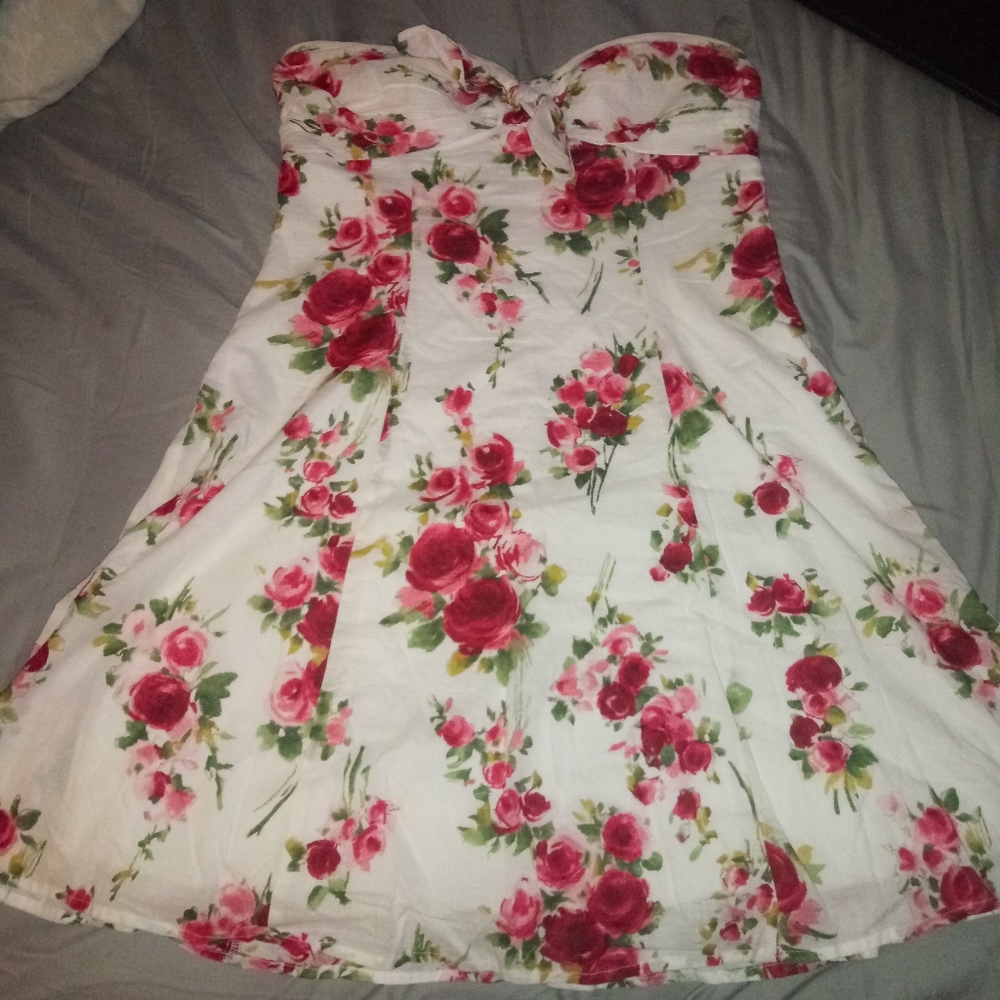 Floral strapless pinup dress